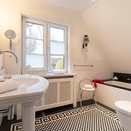 Lilienhaus * Nieblum